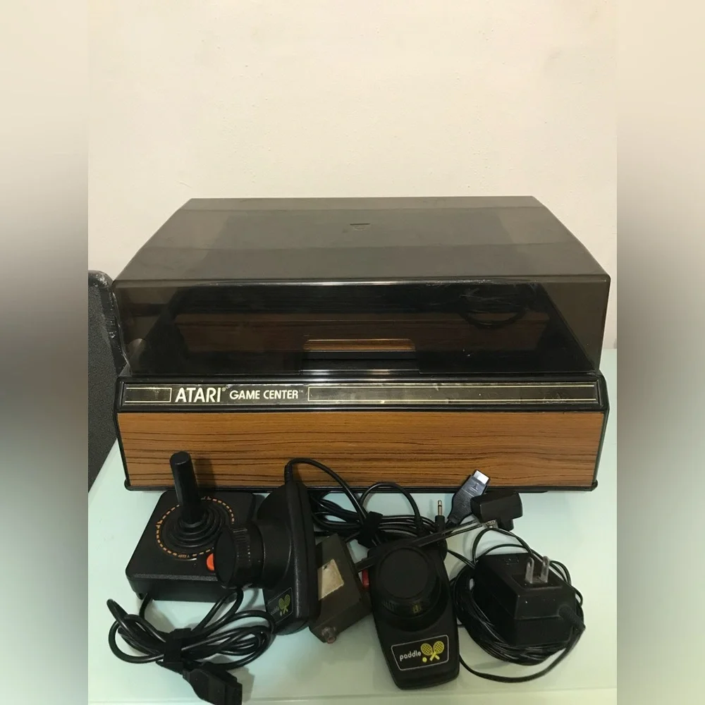Doesn’t power up- Atari 2600 Game Center console with games